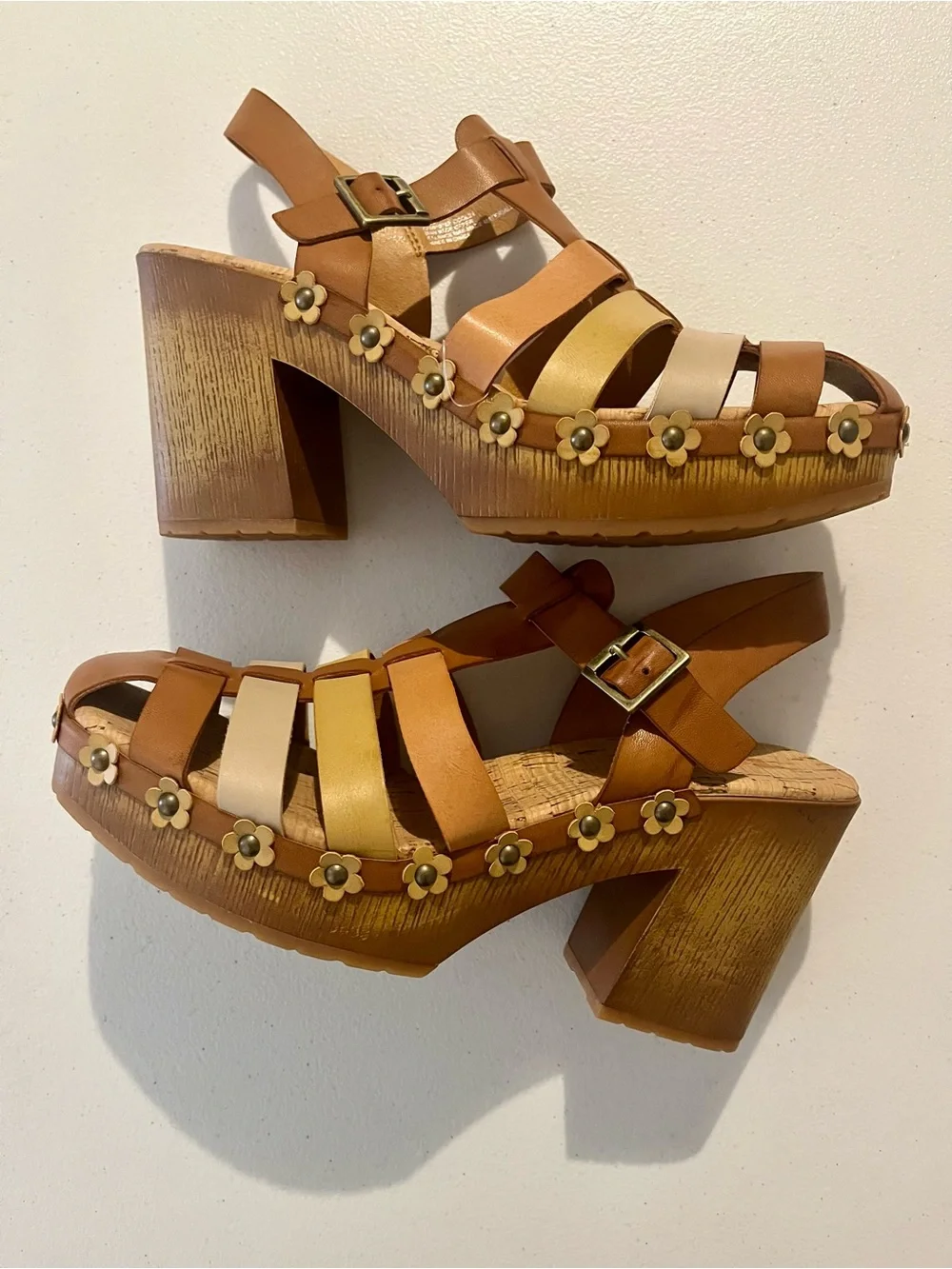 Korks NWOT Brown Multi-Strip Platform Sandals with Floral Studs